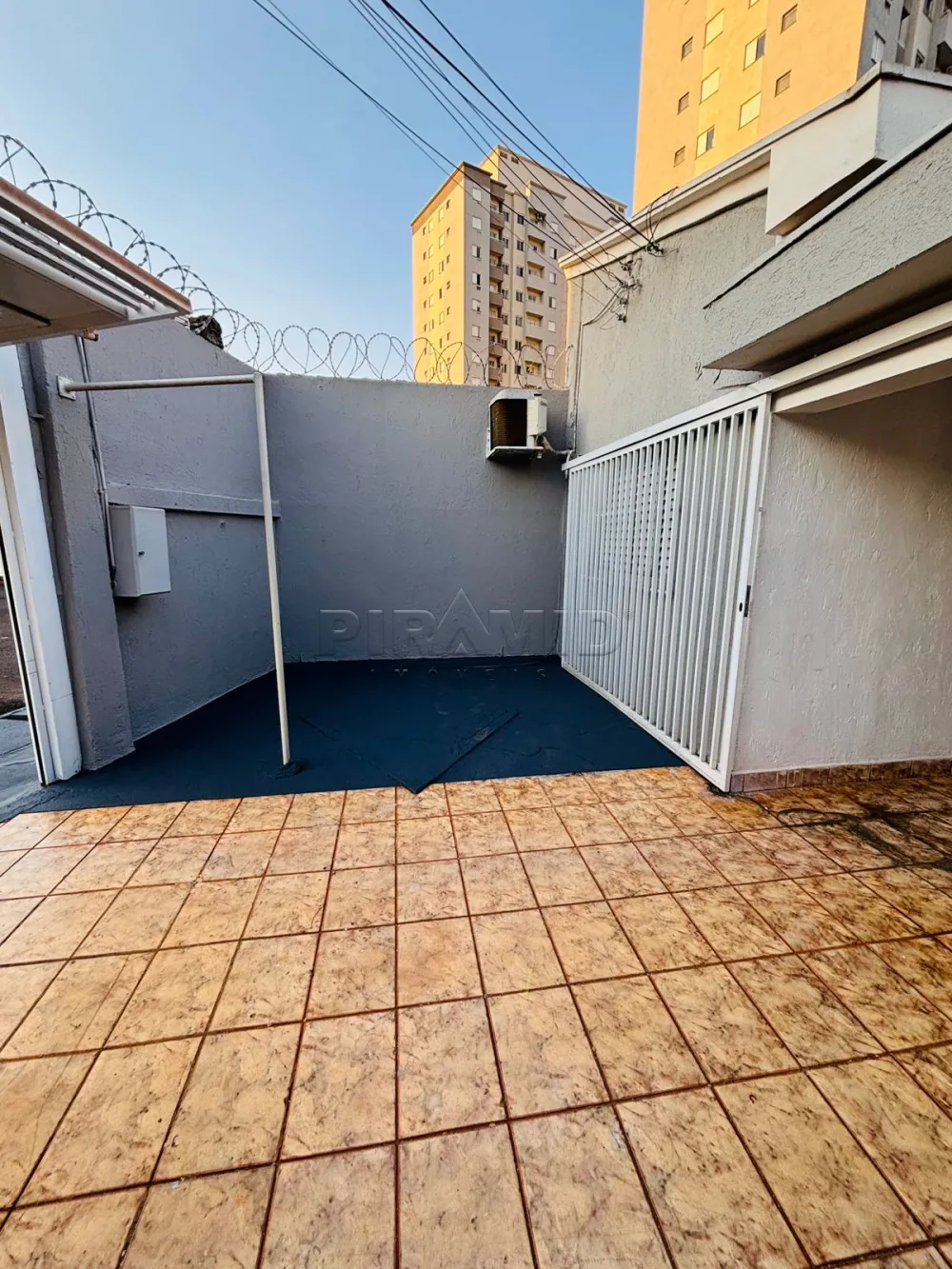 Alugar Casa / Padr&atilde;o em Ribeir&atilde;o Preto R$ 2.300,00 - Foto 2