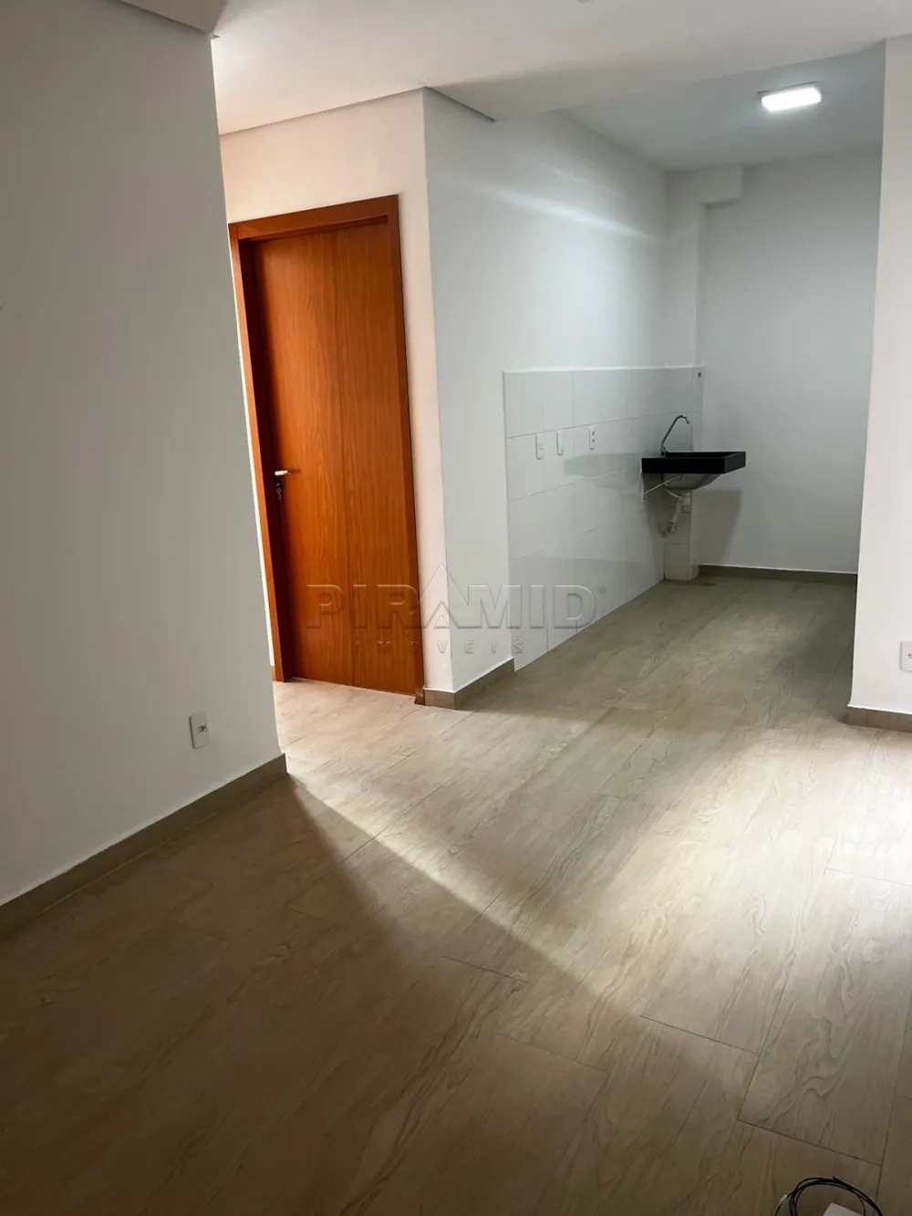 Alugar Apartamento / Padr&atilde;o em Ribeir&atilde;o Preto R$ 1.600,00 - Foto 2