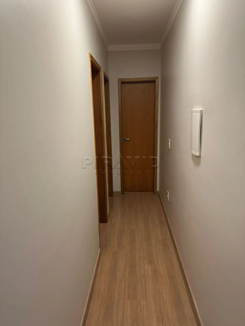Alugar Apartamento / Padr&atilde;o em Ribeir&atilde;o Preto R$ 2.000,00 - Foto 3