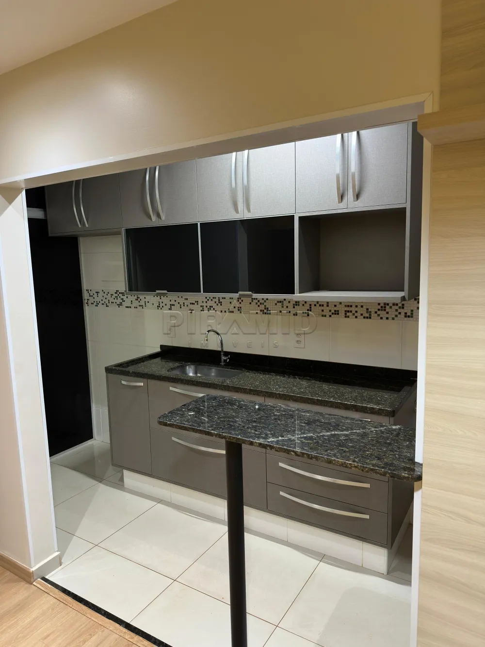 Alugar Apartamento / Padr&atilde;o em Ribeir&atilde;o Preto R$ 2.000,00 - Foto 14