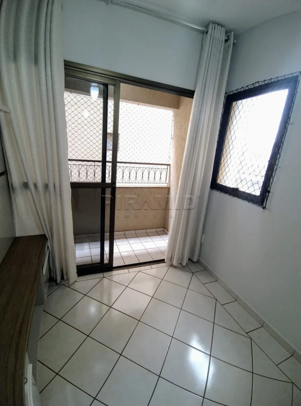 Alugar Apartamento / Padr&atilde;o em Ribeir&atilde;o Preto R$ 1.350,00 - Foto 3