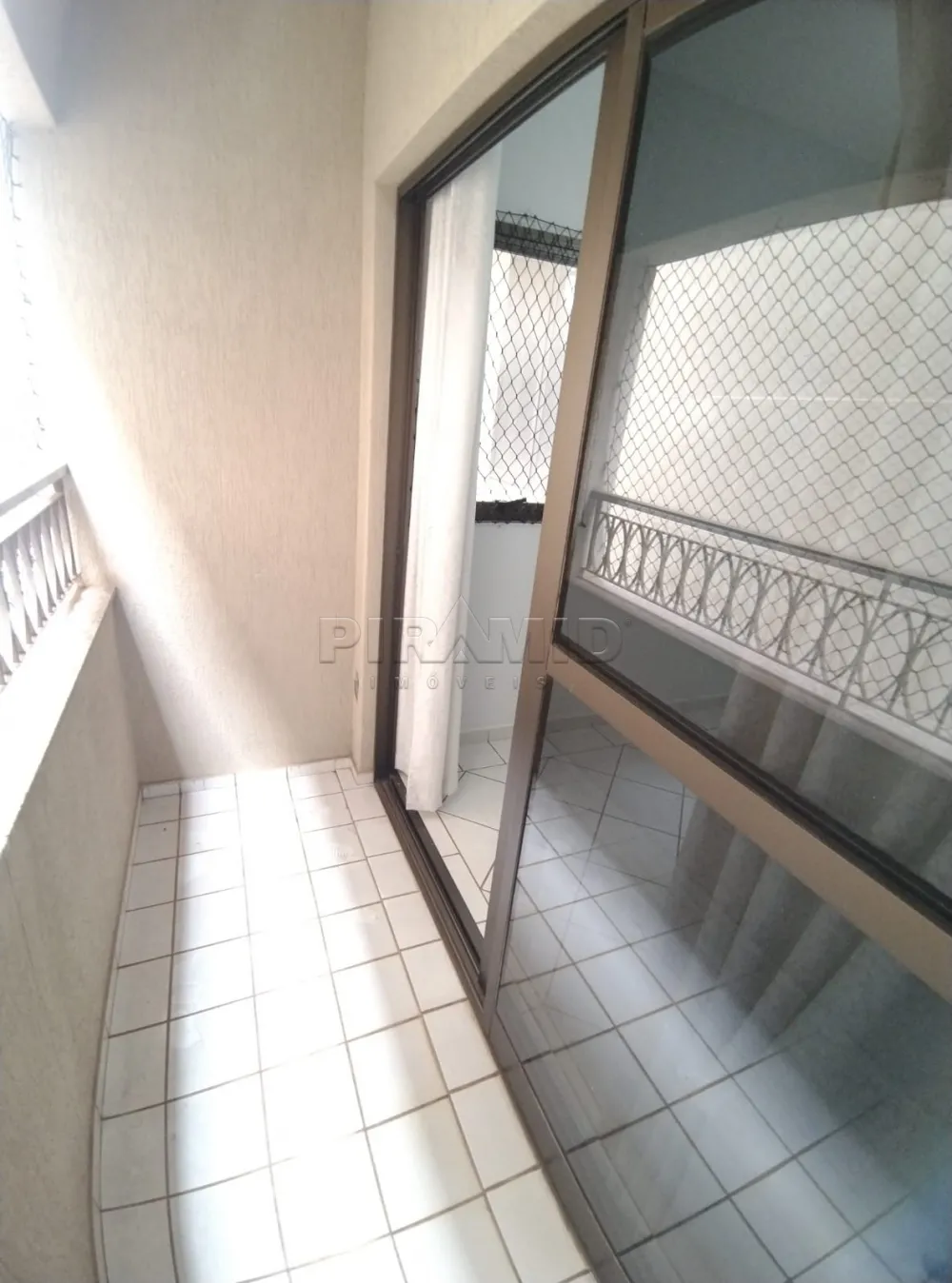 Alugar Apartamento / Padr&atilde;o em Ribeir&atilde;o Preto R$ 1.350,00 - Foto 4