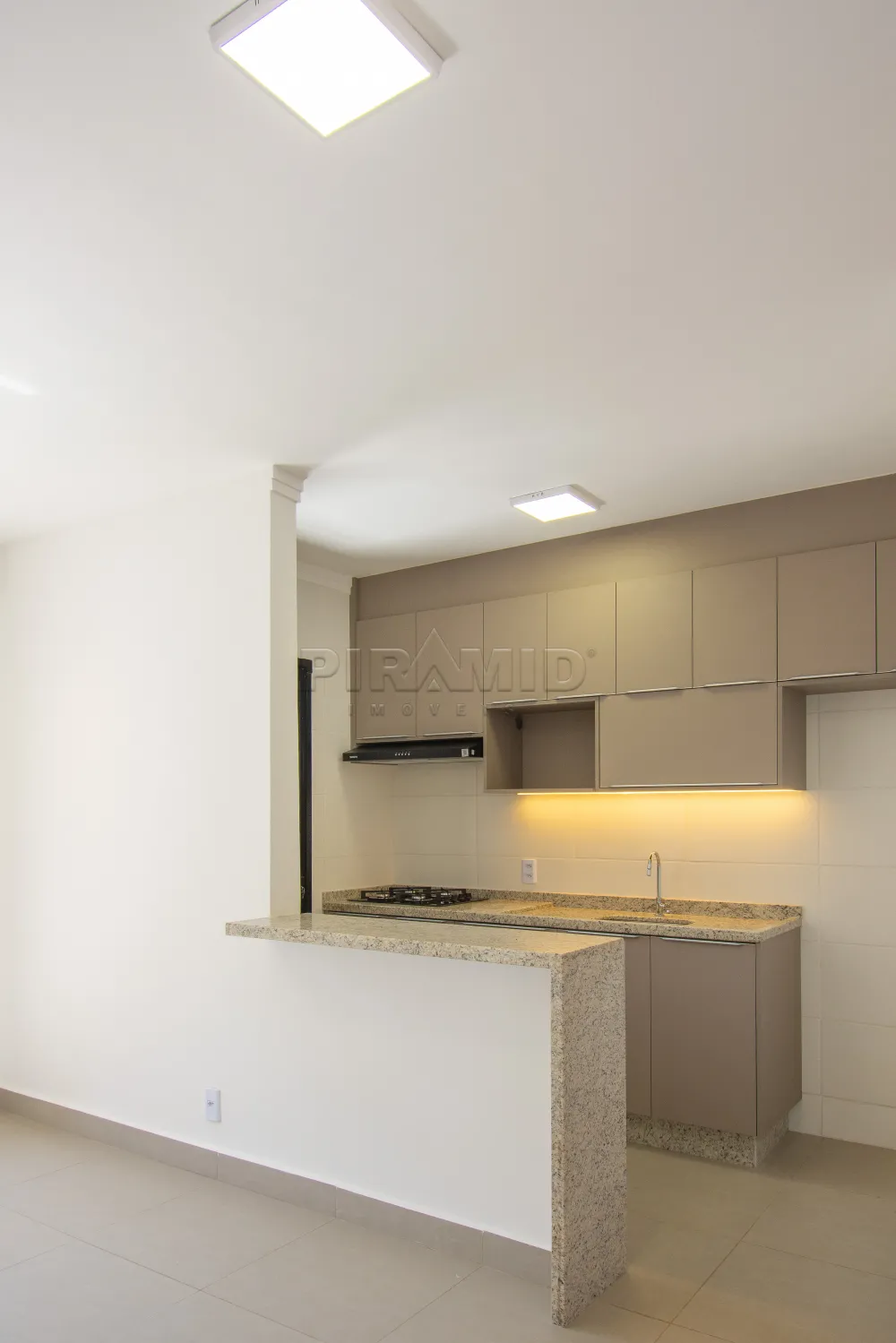 Alugar Apartamento / Padr&atilde;o em Ribeir&atilde;o Preto R$ 2.100,00 - Foto 5