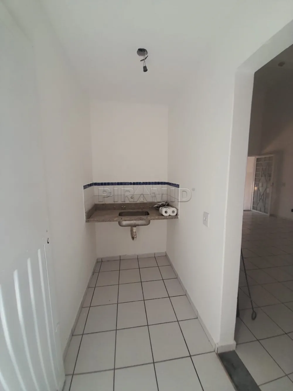 Alugar Comercial / Sal&atilde;o em Ribeir&atilde;o Preto R$ 1.290,00 - Foto 3