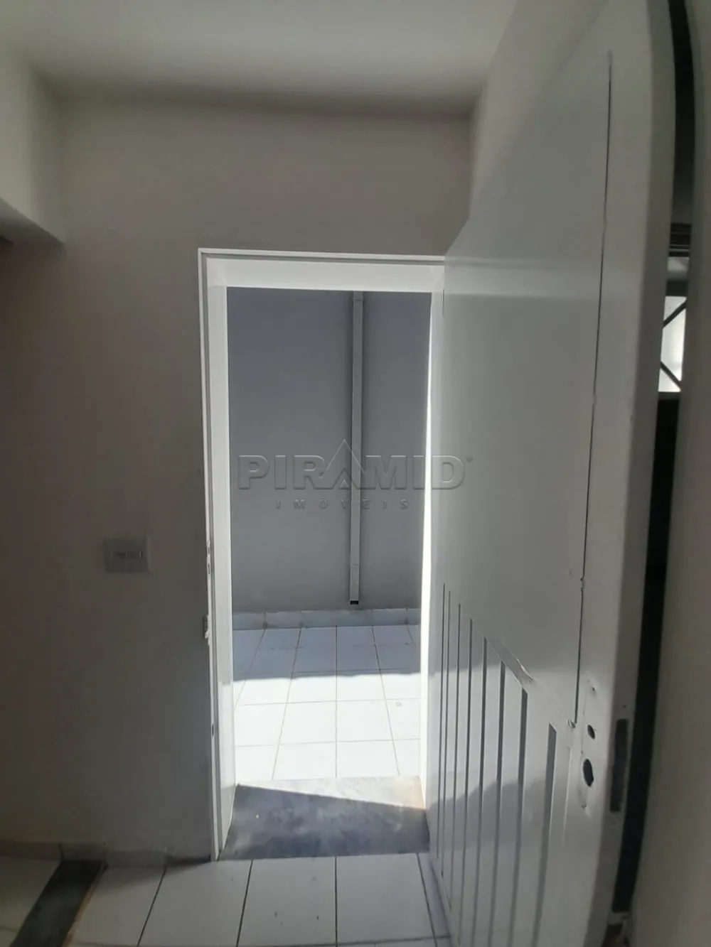 Alugar Comercial / Sal&atilde;o em Ribeir&atilde;o Preto R$ 1.290,00 - Foto 8