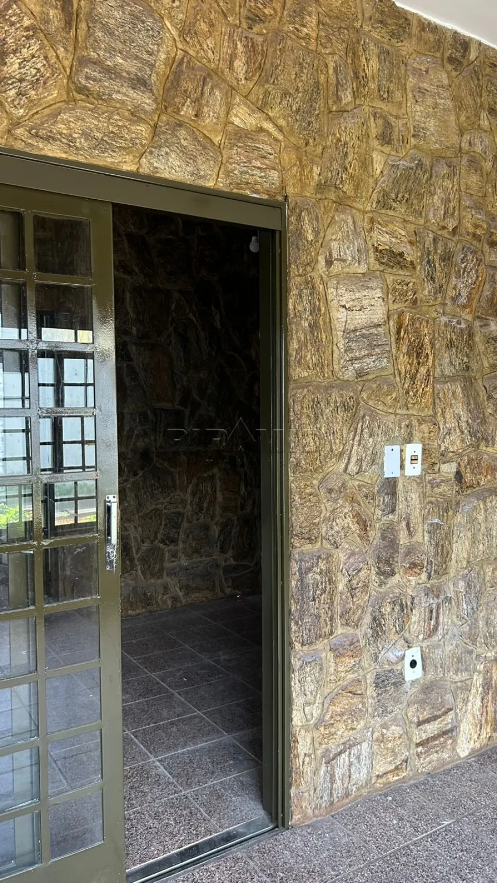 Comprar Casa / Padr&atilde;o em Ribeir&atilde;o Preto R$ 300.000,00 - Foto 3