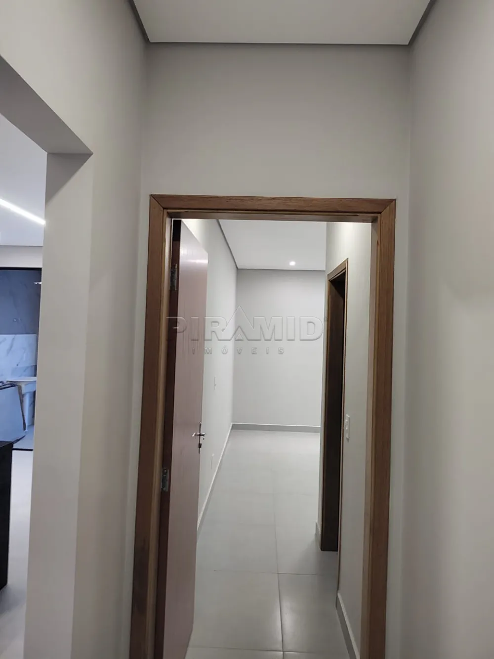 Comprar Casa / Padr&atilde;o em Ribeir&atilde;o Preto R$ 390.000,00 - Foto 4