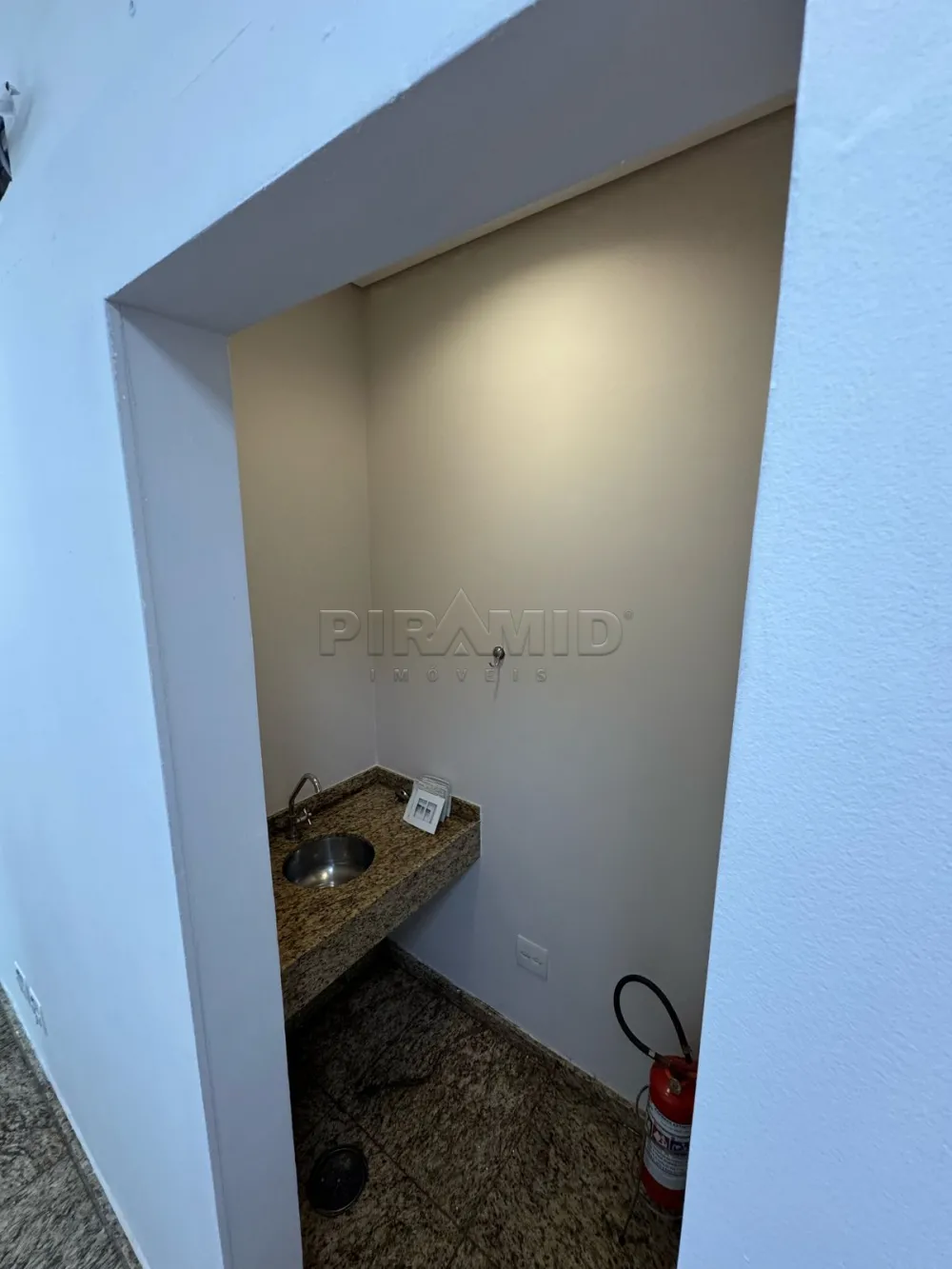 Alugar Comercial / Sal&atilde;o em Ribeir&atilde;o Preto R$ 3.000,00 - Foto 3