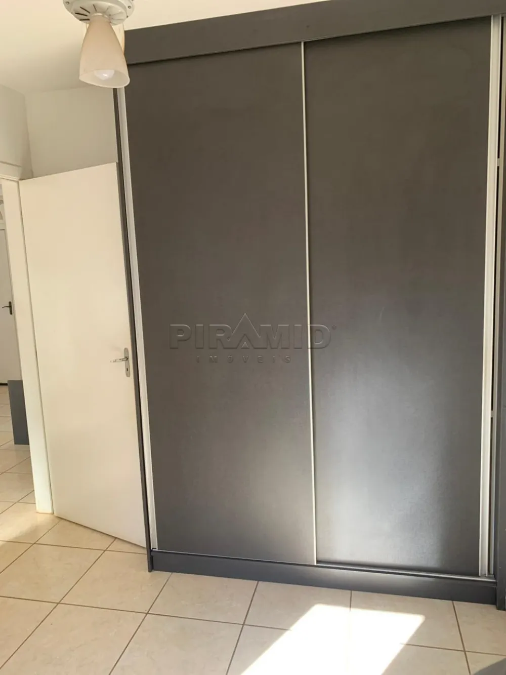 Alugar Apartamento / Padr&atilde;o em Ribeir&atilde;o Preto R$ 1.200,00 - Foto 4