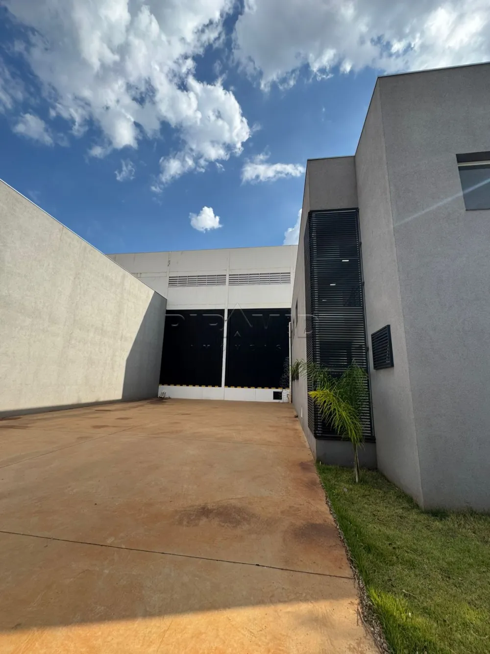 Alugar Comercial / Galp&atilde;o  Barrac&atilde;o em Ribeir&atilde;o Preto R$ 30.000,00 - Foto 1