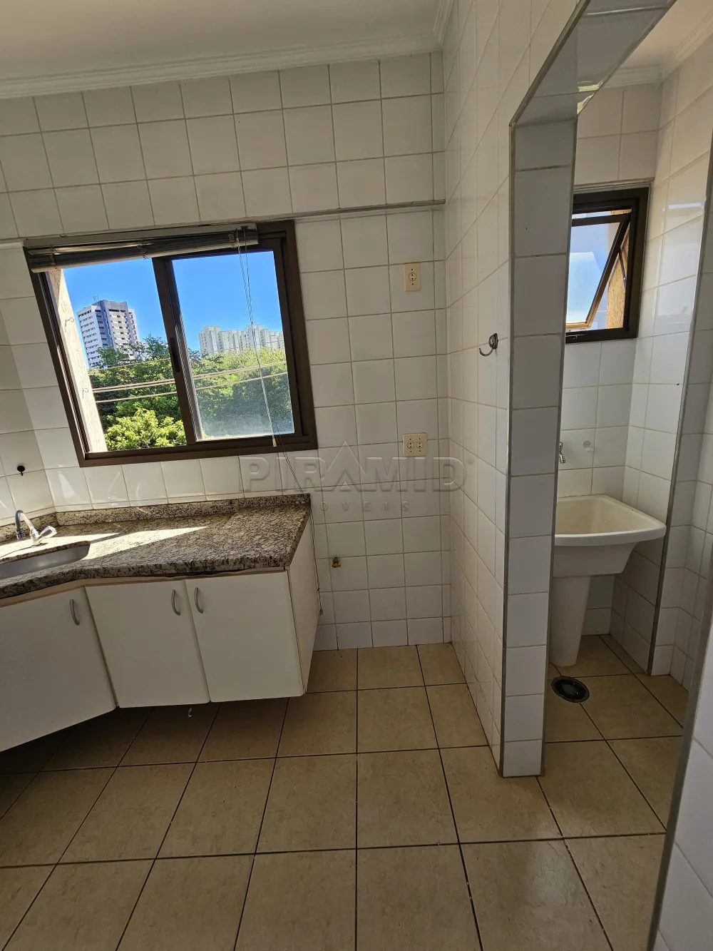 Alugar Apartamento / Padr&atilde;o em Ribeir&atilde;o Preto R$ 1.600,00 - Foto 5