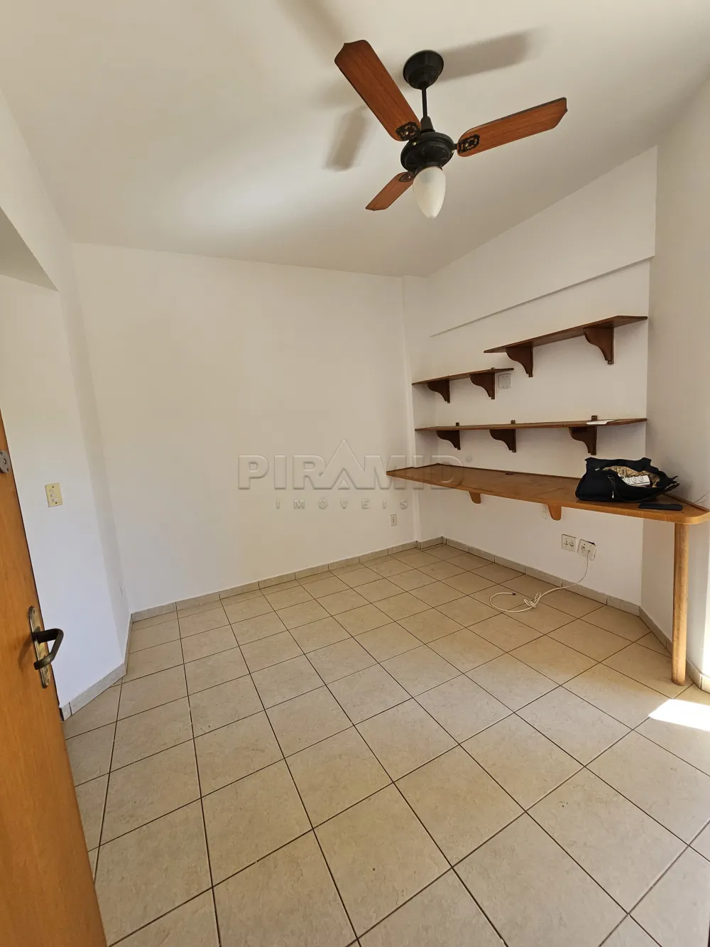 Alugar Apartamento / Padr&atilde;o em Ribeir&atilde;o Preto R$ 1.600,00 - Foto 2