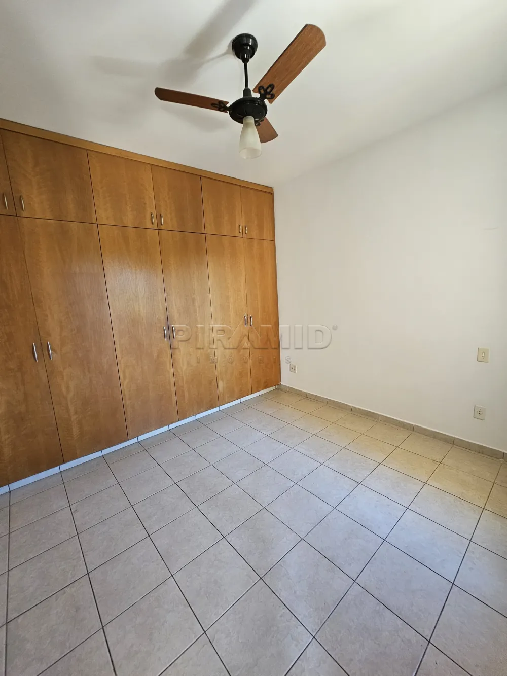 Alugar Apartamento / Padr&atilde;o em Ribeir&atilde;o Preto R$ 1.600,00 - Foto 9