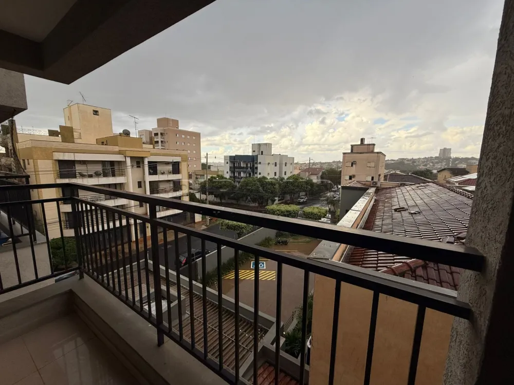 Alugar Apartamento / Padr&atilde;o em Ribeir&atilde;o Preto R$ 1.650,00 - Foto 1