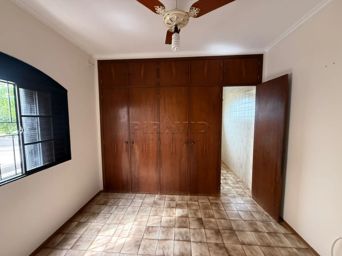 Alugar Apartamento / Padr&atilde;o em Ribeir&atilde;o Preto R$ 1.300,00 - Foto 4