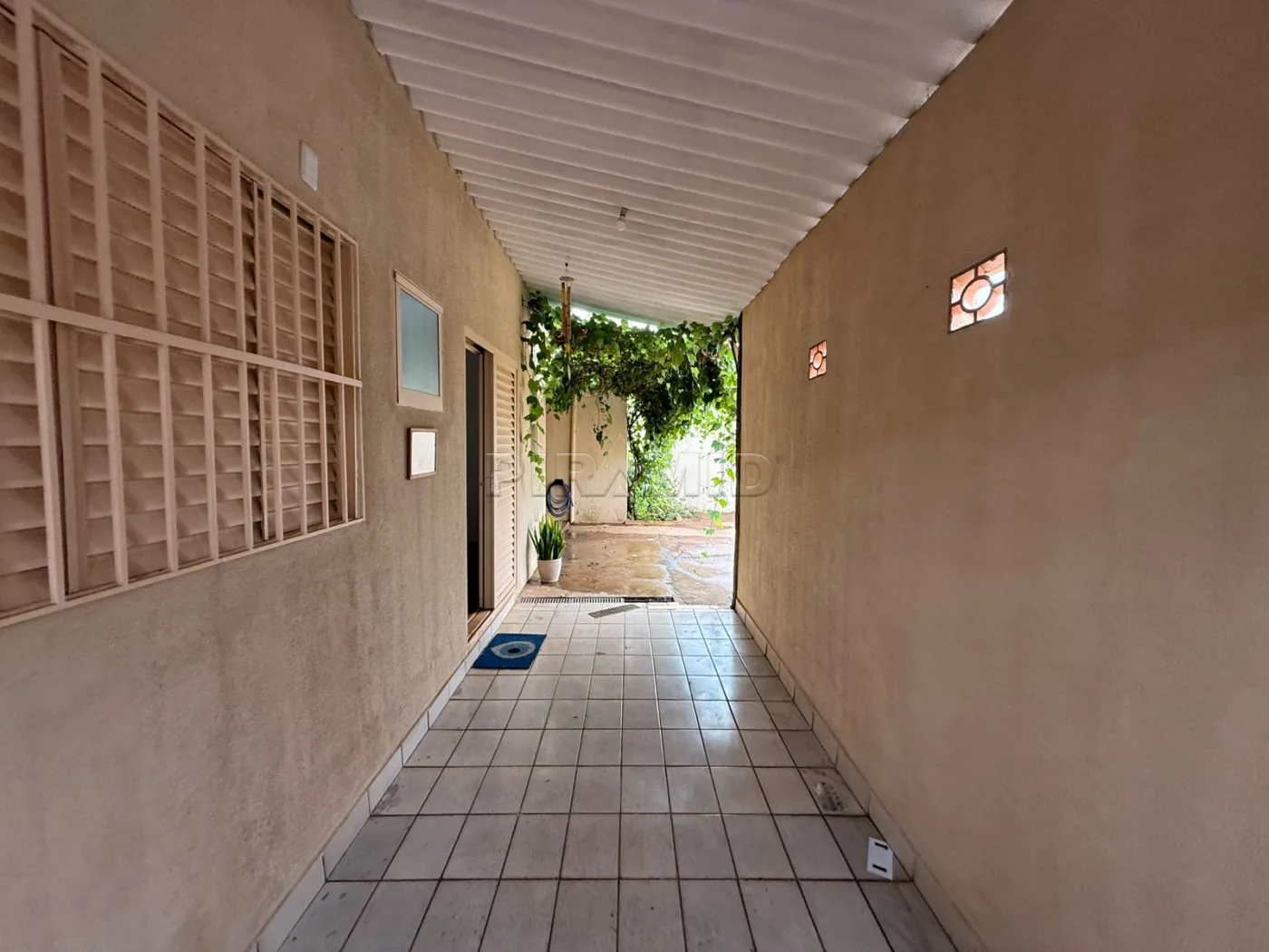 Alugar Casa / Padr&atilde;o em Ribeir&atilde;o Preto R$ 1.450,00 - Foto 1