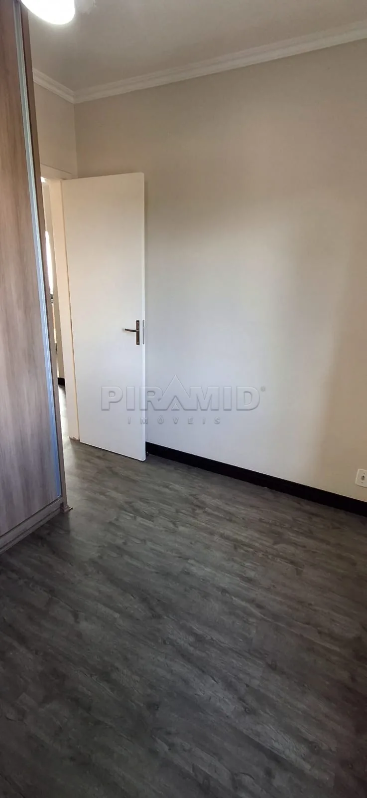 Alugar Apartamento / Padr&atilde;o em Ribeir&atilde;o Preto R$ 1.200,00 - Foto 3