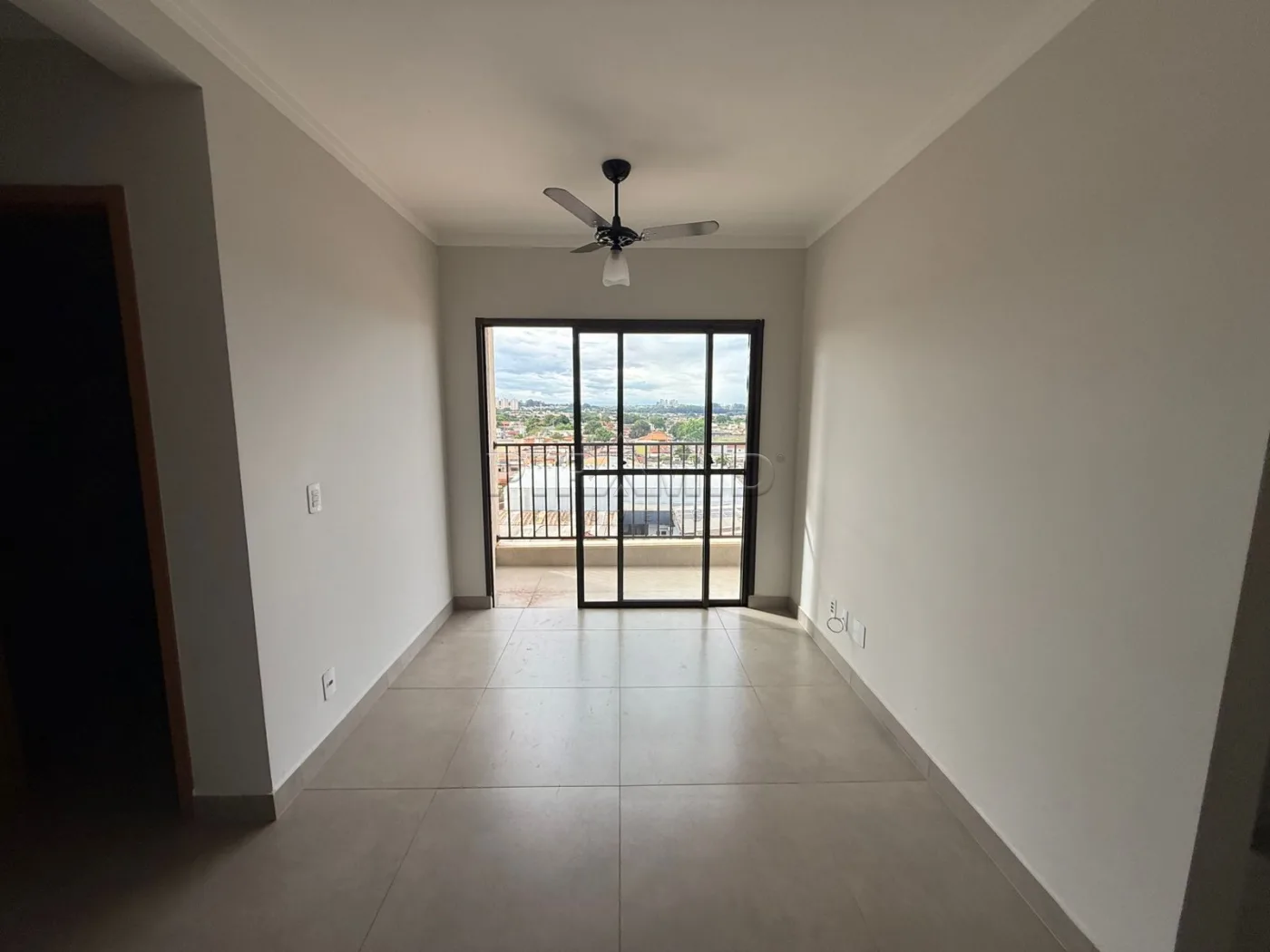 Alugar Apartamento / Padr&atilde;o em Ribeir&atilde;o Preto R$ 1.200,00 - Foto 1
