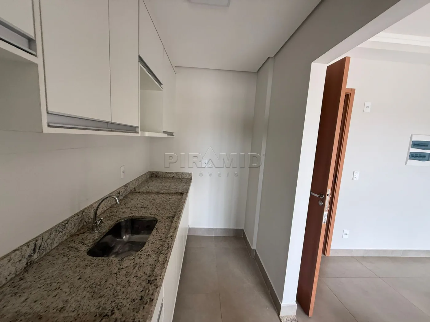 Alugar Apartamento / Padr&atilde;o em Ribeir&atilde;o Preto R$ 1.200,00 - Foto 17