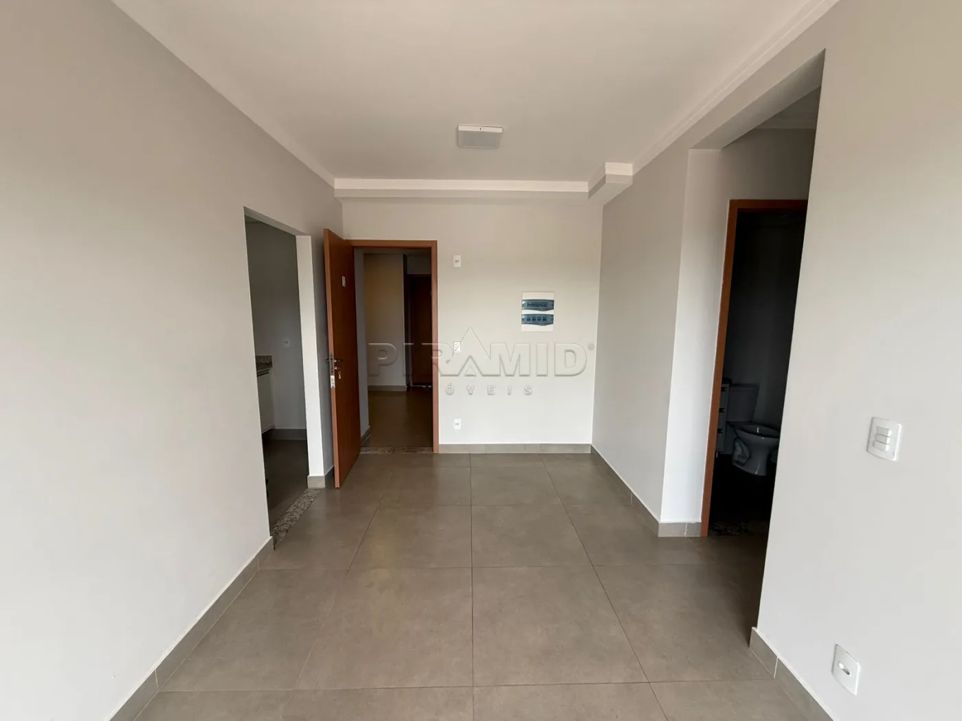 Alugar Apartamento / Padr&atilde;o em Ribeir&atilde;o Preto R$ 1.200,00 - Foto 4