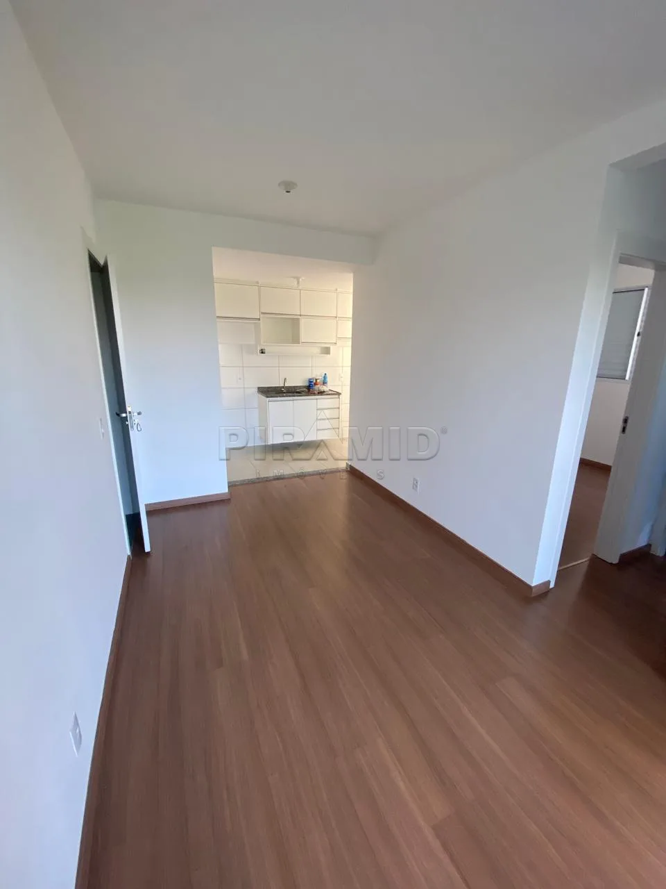 Alugar Apartamento / Padr&atilde;o em Ribeir&atilde;o Preto R$ 1.550,00 - Foto 2
