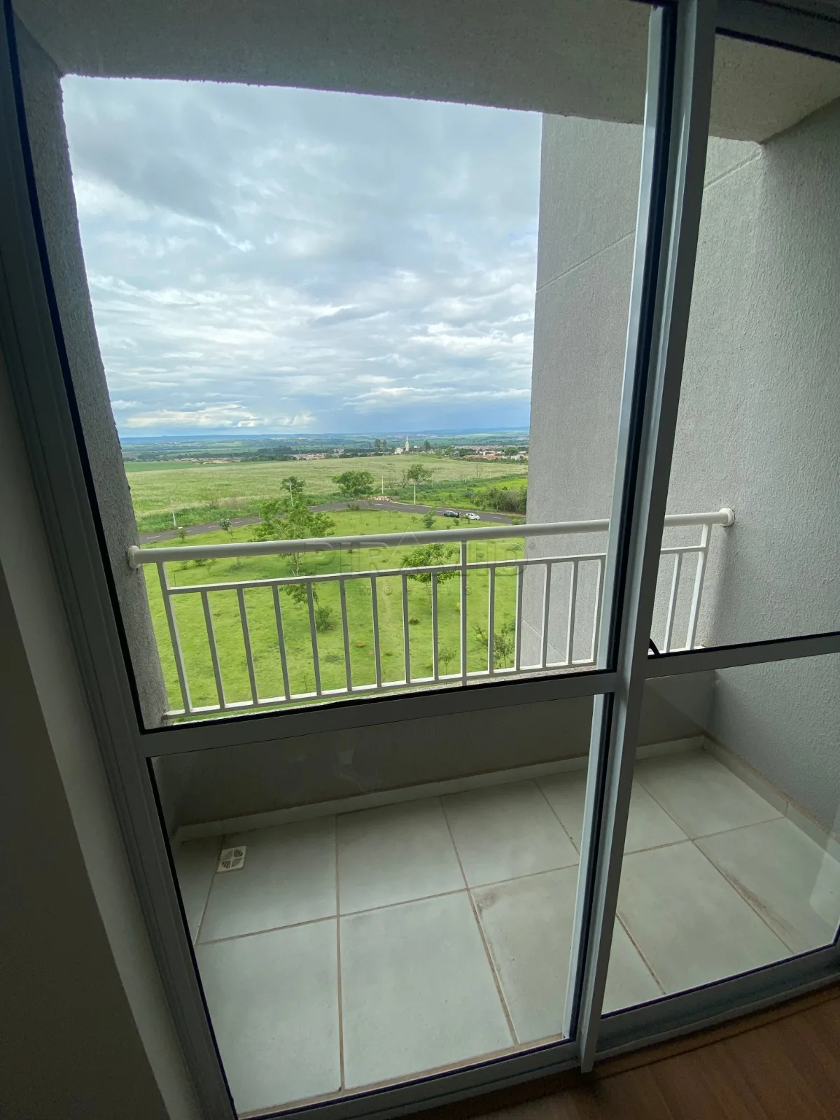 Alugar Apartamento / Padr&atilde;o em Ribeir&atilde;o Preto R$ 1.550,00 - Foto 3