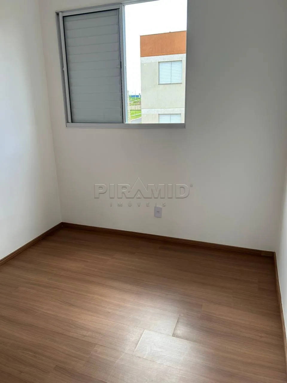 Alugar Apartamento / Padr&atilde;o em Ribeir&atilde;o Preto R$ 900,00 - Foto 3