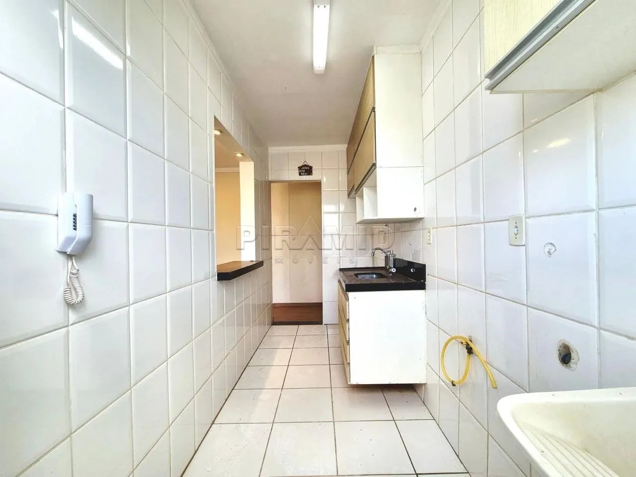 Alugar Apartamento / Padr&atilde;o em Ribeir&atilde;o Preto R$ 1.100,00 - Foto 4
