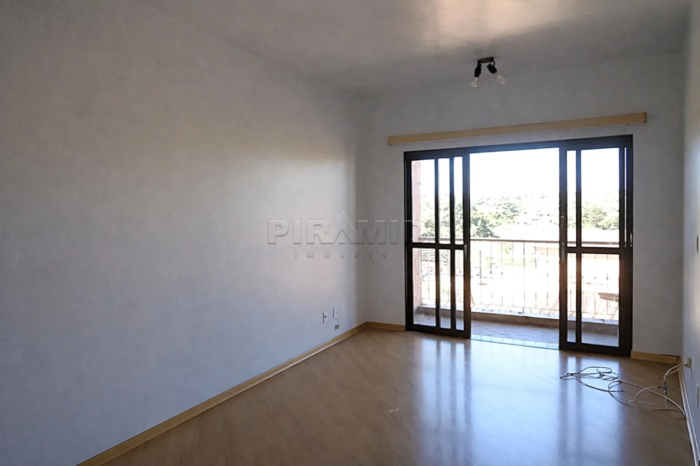 Alugar Apartamento / Padr&atilde;o em Ribeir&atilde;o Preto R$ 650,00 - Foto 1