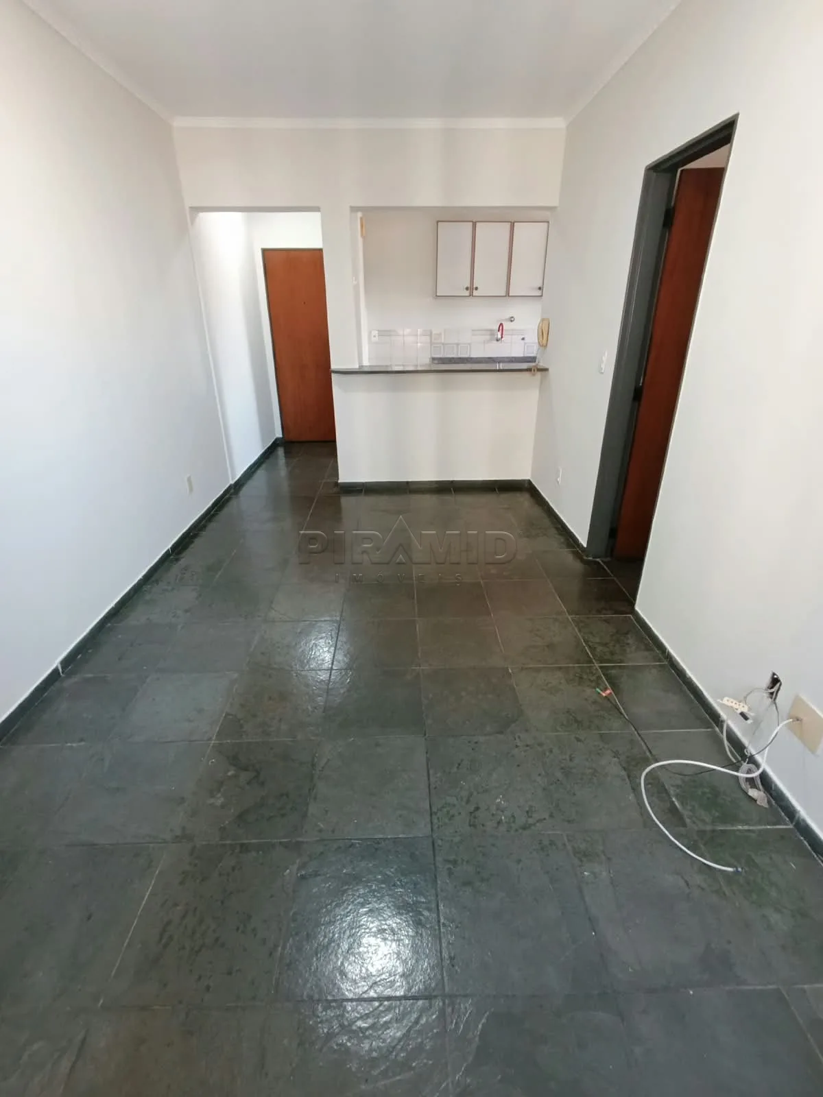 Alugar Apartamento / Padr&atilde;o em Ribeir&atilde;o Preto R$ 1.400,00 - Foto 1