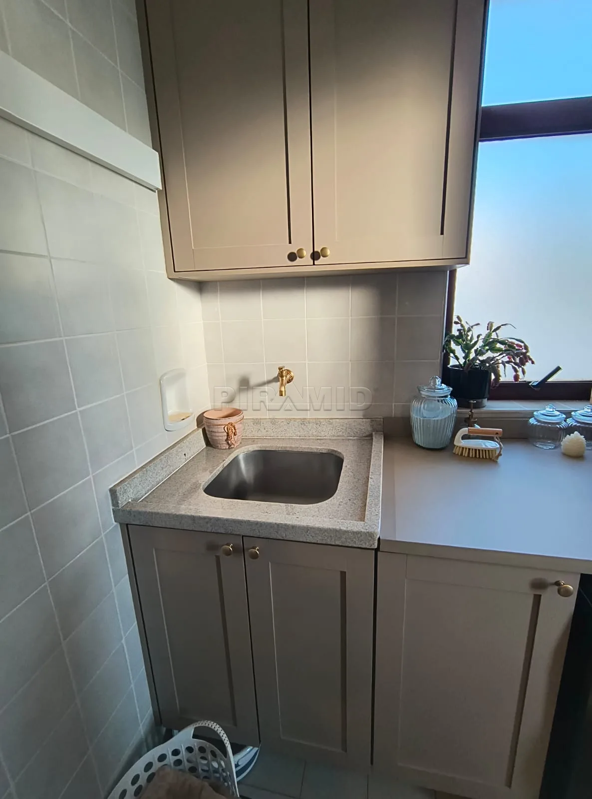 Alugar Apartamento / Padr&atilde;o em Ribeir&atilde;o Preto R$ 1.200,00 - Foto 21
