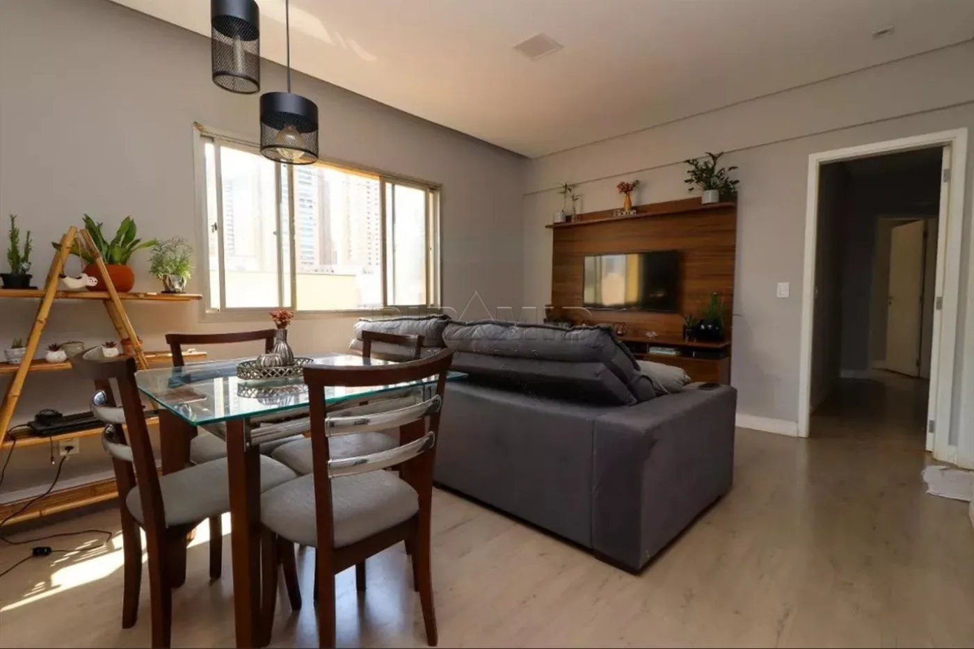 Alugar Apartamento / Padr&atilde;o em Ribeir&atilde;o Preto R$ 1.300,00 - Foto 1