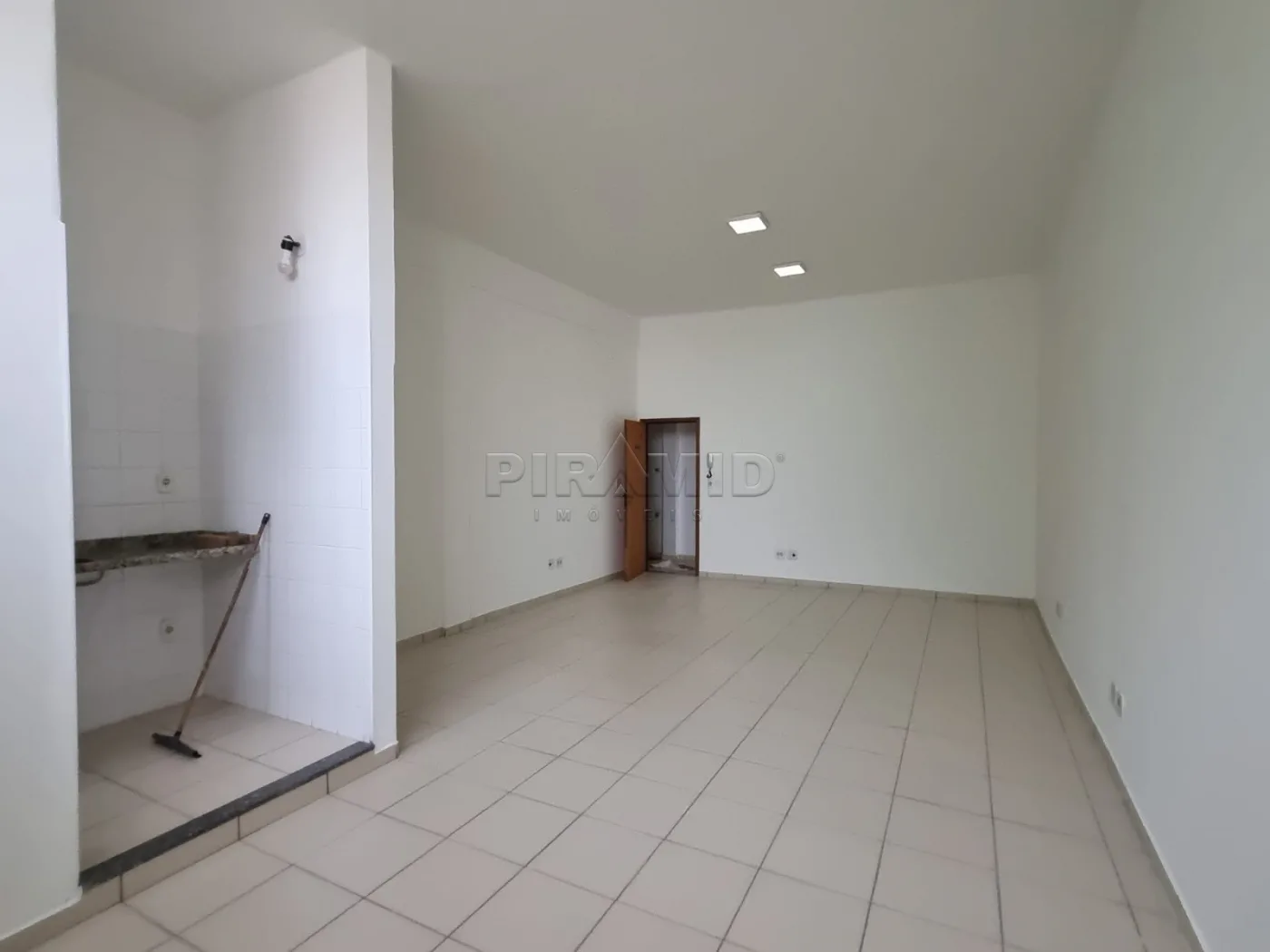 Alugar Comercial / Sala em Ribeir&atilde;o Preto R$ 1.600,00 - Foto 1
