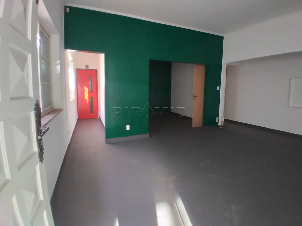 Alugar Casa / Padr&atilde;o em Ribeir&atilde;o Preto R$ 1.800,00 - Foto 1