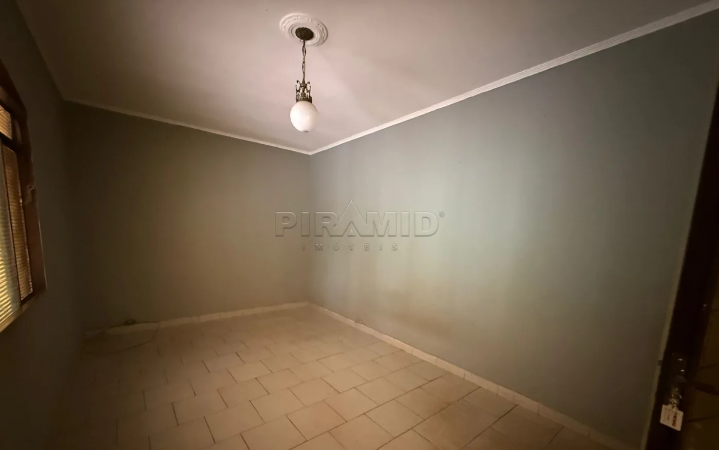 Alugar Casa / Padr&atilde;o em Ribeir&atilde;o Preto R$ 1.500,00 - Foto 4