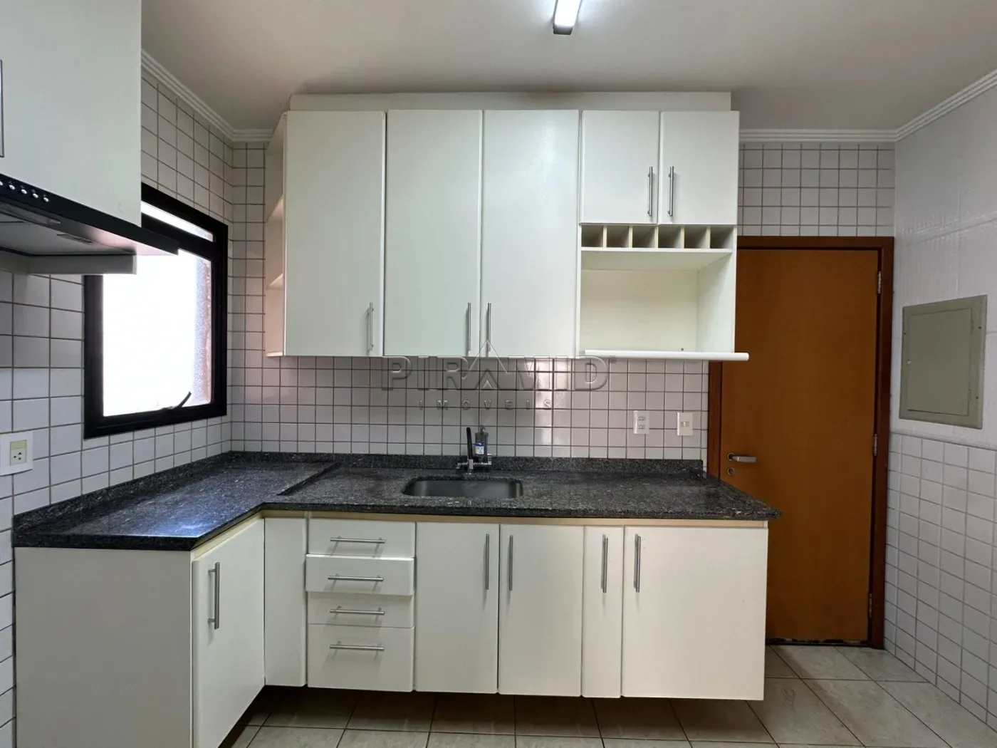 Alugar Apartamento / Padr&atilde;o em Ribeir&atilde;o Preto R$ 4.100,00 - Foto 19