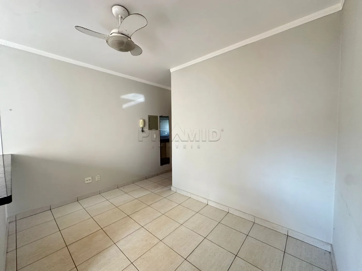 Alugar Apartamento / Padr&atilde;o em Ribeir&atilde;o Preto R$ 1.200,00 - Foto 1