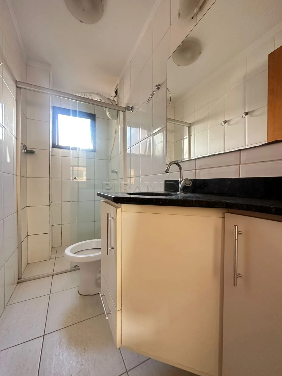 Alugar Apartamento / Padr&atilde;o em Ribeir&atilde;o Preto R$ 1.200,00 - Foto 4