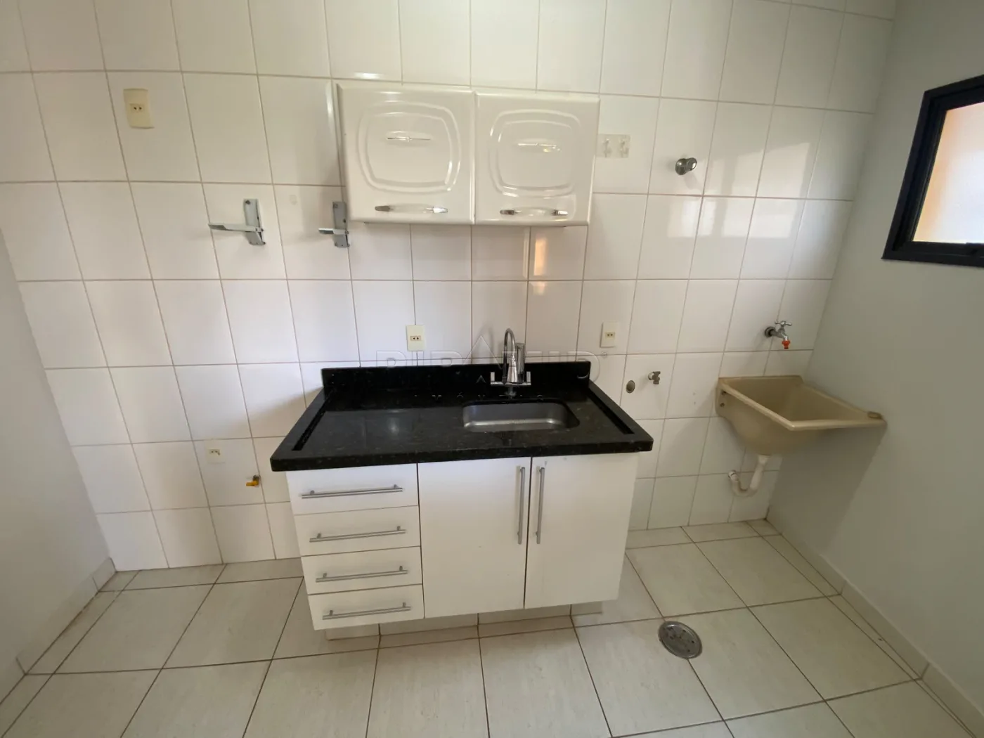 Alugar Apartamento / Padr&atilde;o em Ribeir&atilde;o Preto R$ 1.350,00 - Foto 4