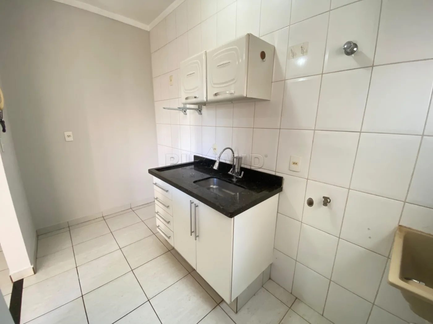 Alugar Apartamento / Padr&atilde;o em Ribeir&atilde;o Preto R$ 1.350,00 - Foto 5