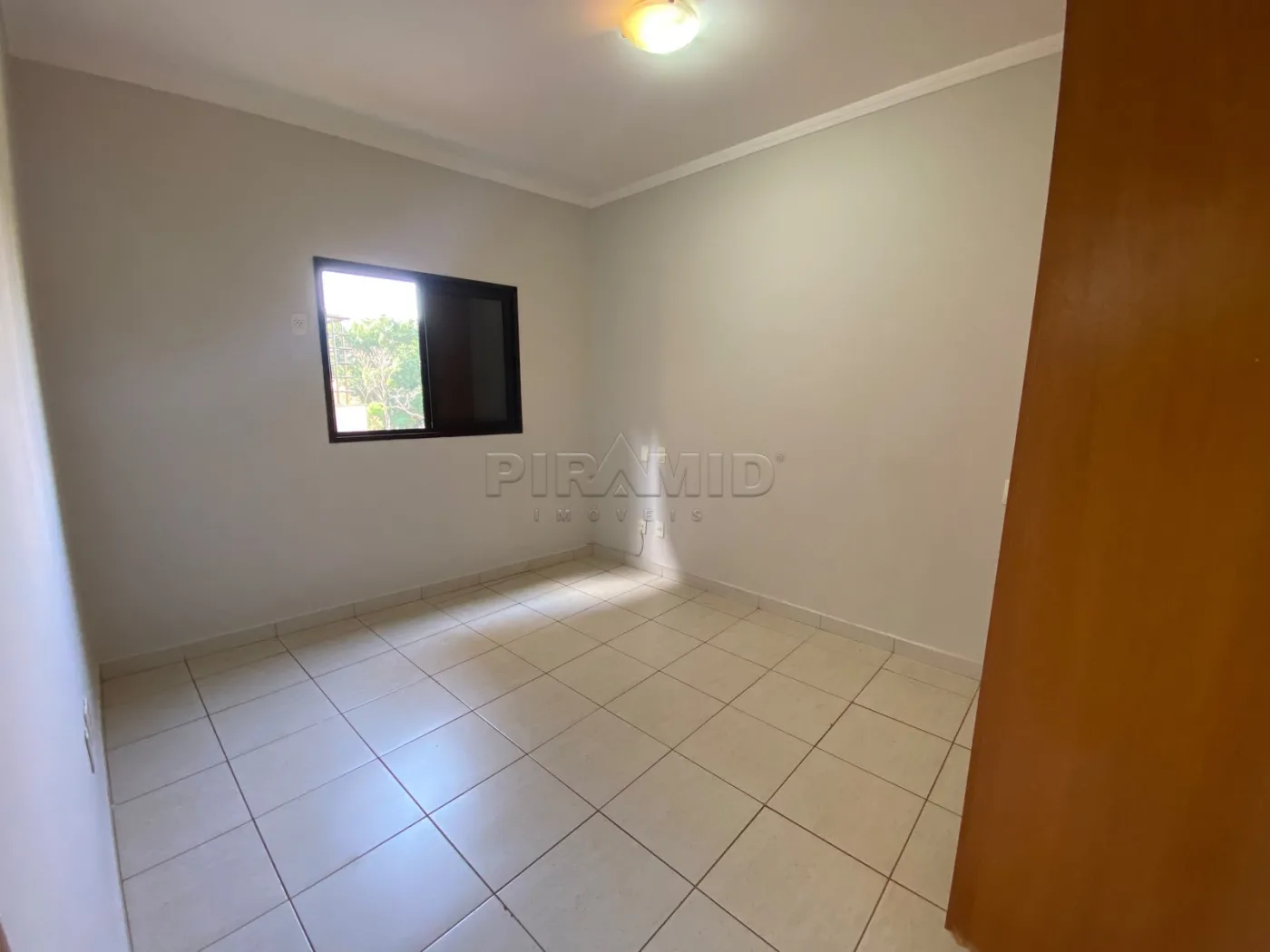 Alugar Apartamento / Padr&atilde;o em Ribeir&atilde;o Preto R$ 1.350,00 - Foto 11