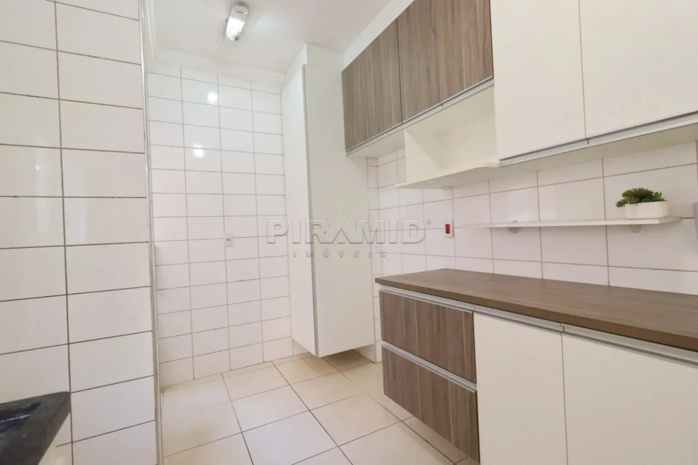 Alugar Apartamento / Padr&atilde;o em Ribeir&atilde;o Preto R$ 1.900,00 - Foto 7