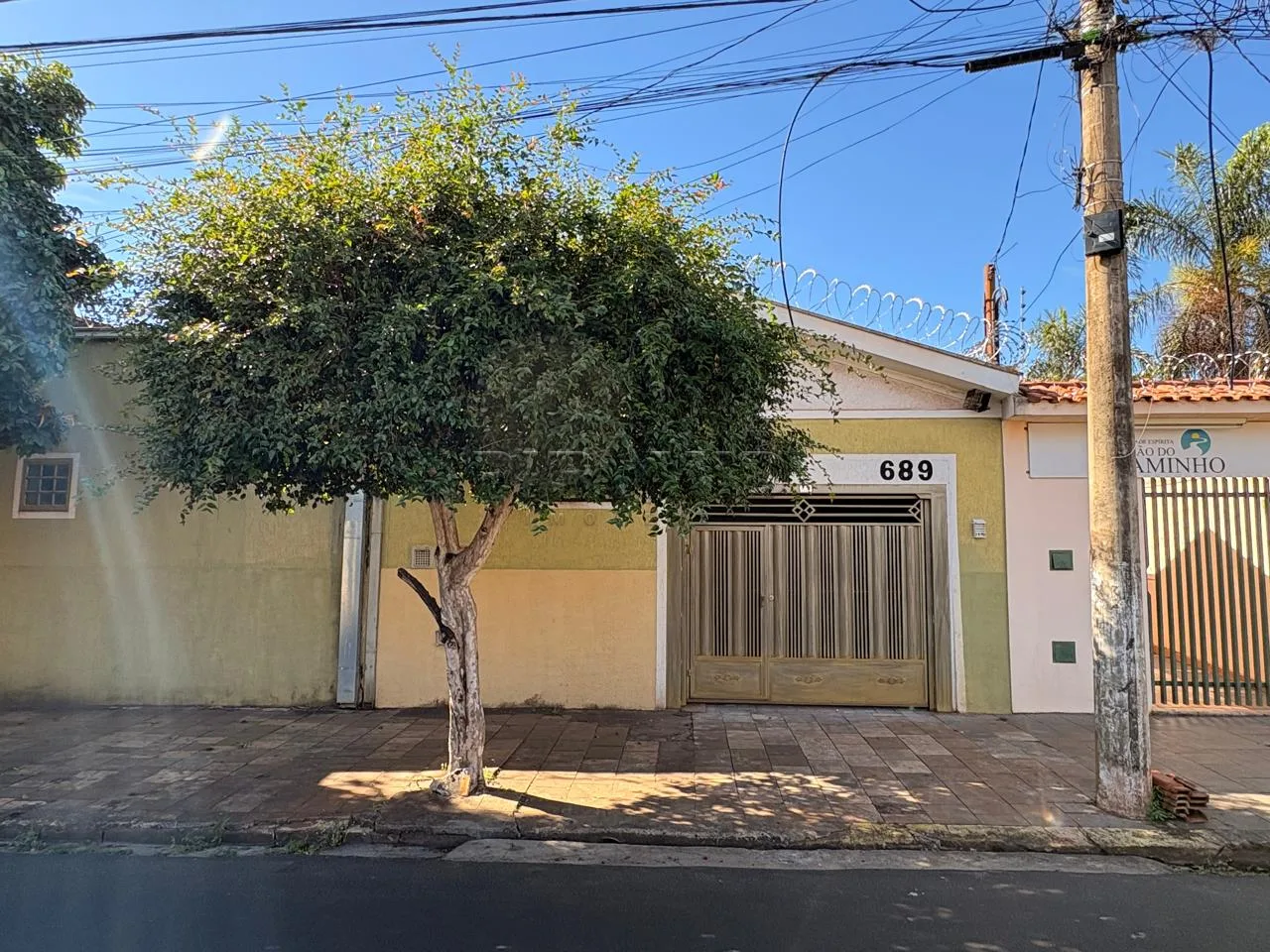 Alugar Casa / Padr&atilde;o em Ribeir&atilde;o Preto R$ 2.400,00 - Foto 1