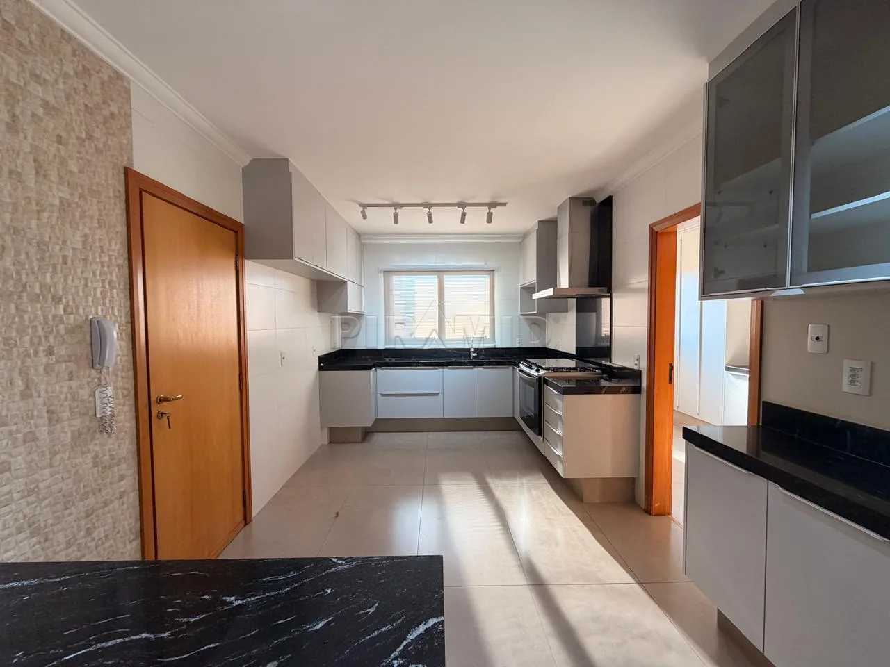 Alugar Apartamento / Padr&atilde;o em Ribeir&atilde;o Preto R$ 4.800,00 - Foto 8