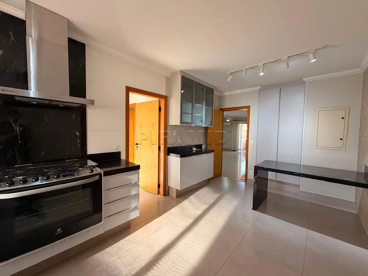 Alugar Apartamento / Padr&atilde;o em Ribeir&atilde;o Preto R$ 4.800,00 - Foto 11