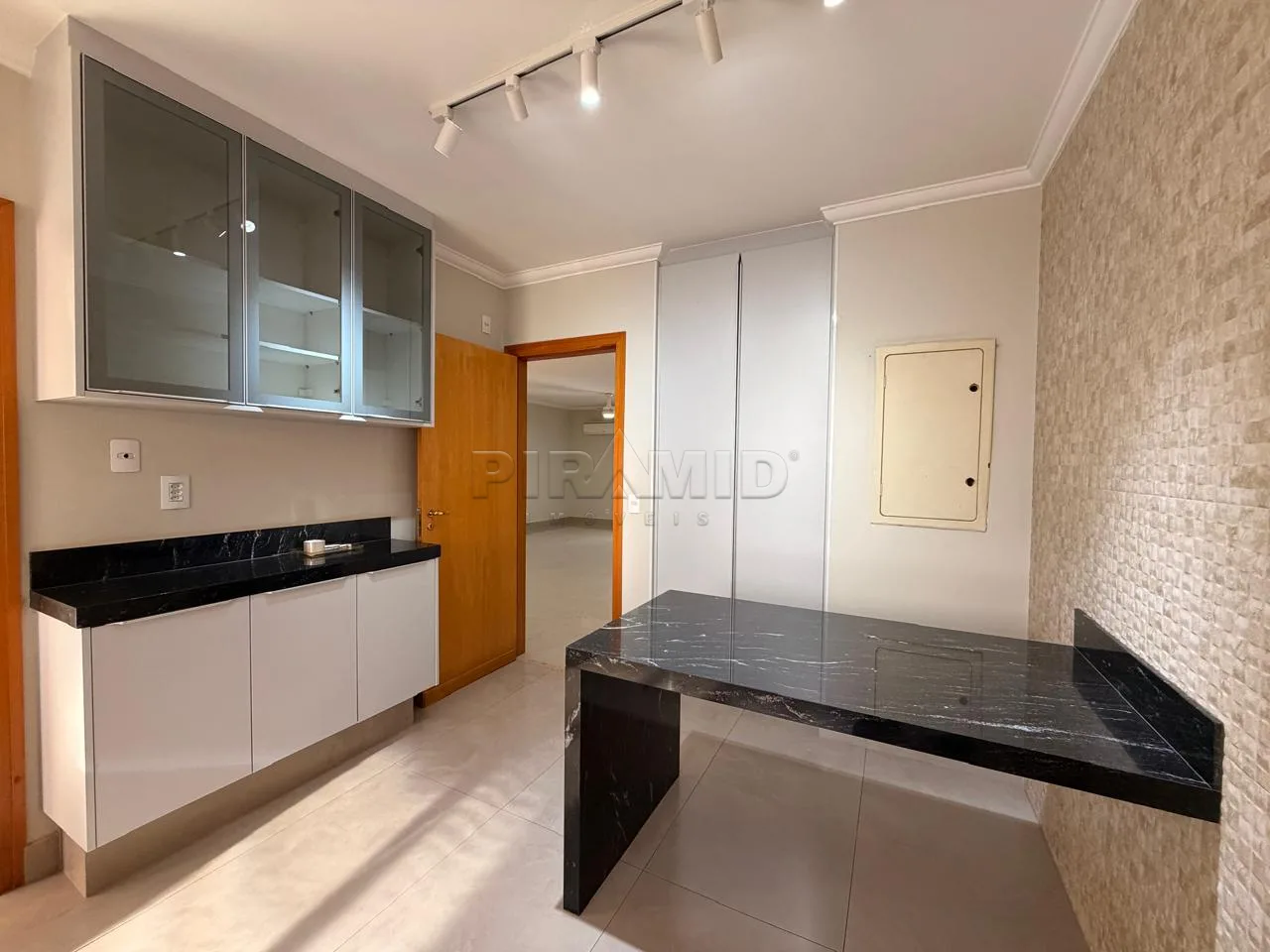 Alugar Apartamento / Padr&atilde;o em Ribeir&atilde;o Preto R$ 4.800,00 - Foto 14
