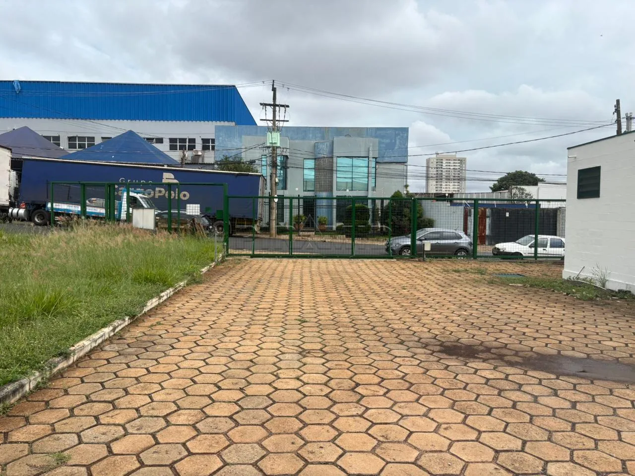 Alugar Comercial / Galp&atilde;o  Barrac&atilde;o em Ribeir&atilde;o Preto R$ 27.000,00 - Foto 3