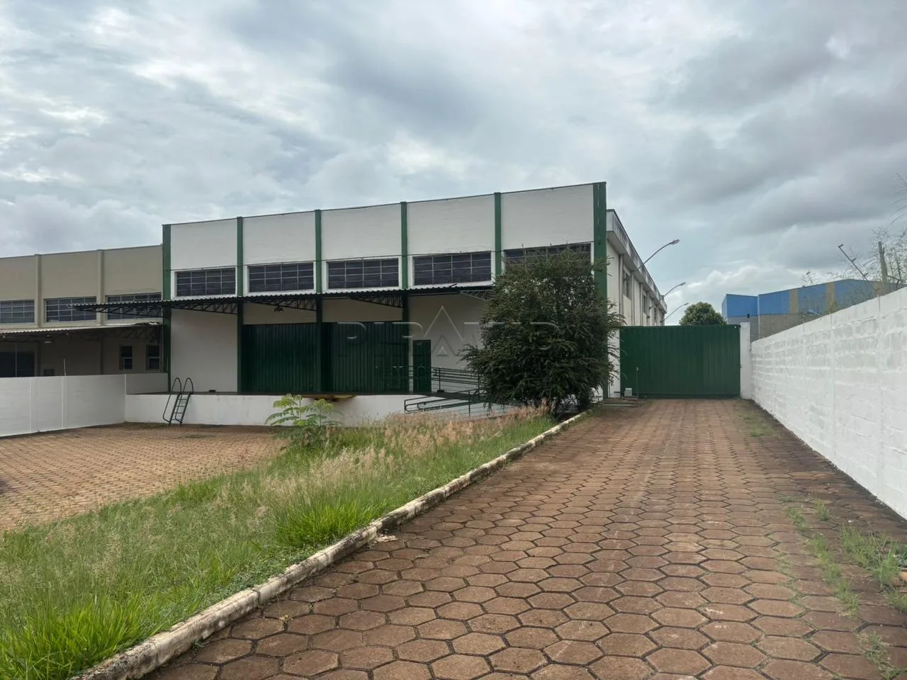 Alugar Comercial / Galp&atilde;o  Barrac&atilde;o em Ribeir&atilde;o Preto R$ 27.000,00 - Foto 2