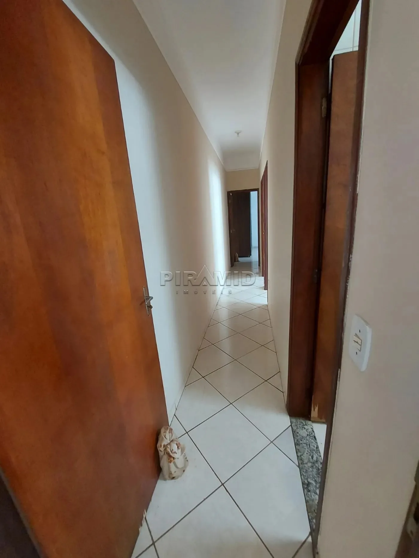Alugar Casa / Padr&atilde;o em Ribeir&atilde;o Preto R$ 3.000,00 - Foto 4