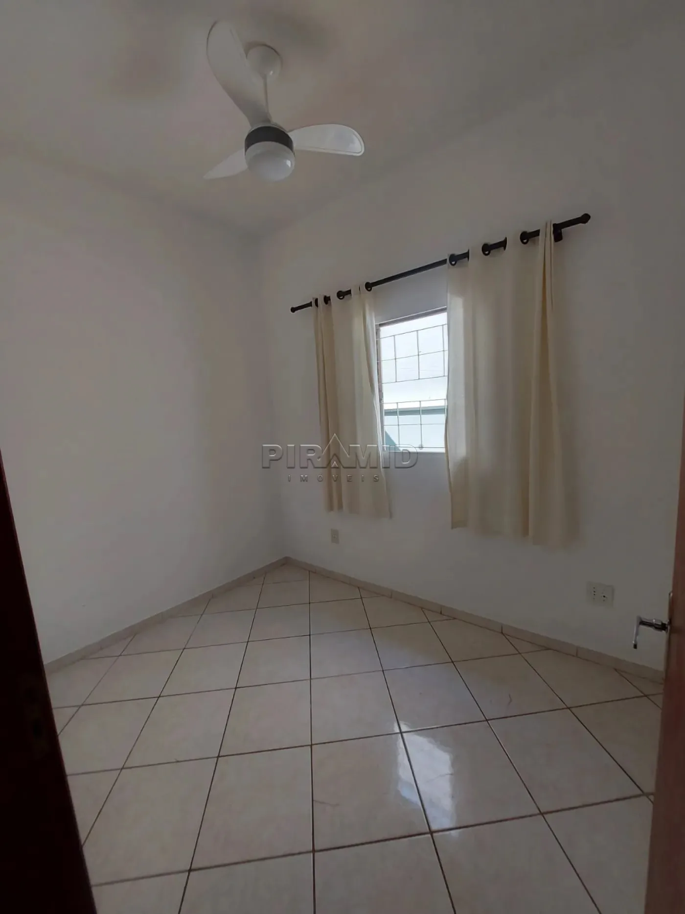 Alugar Casa / Padr&atilde;o em Ribeir&atilde;o Preto R$ 3.000,00 - Foto 5